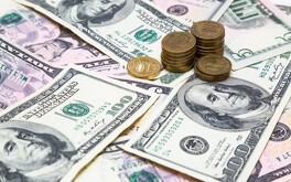 El valor del peso frente al dólar varía diariamente.