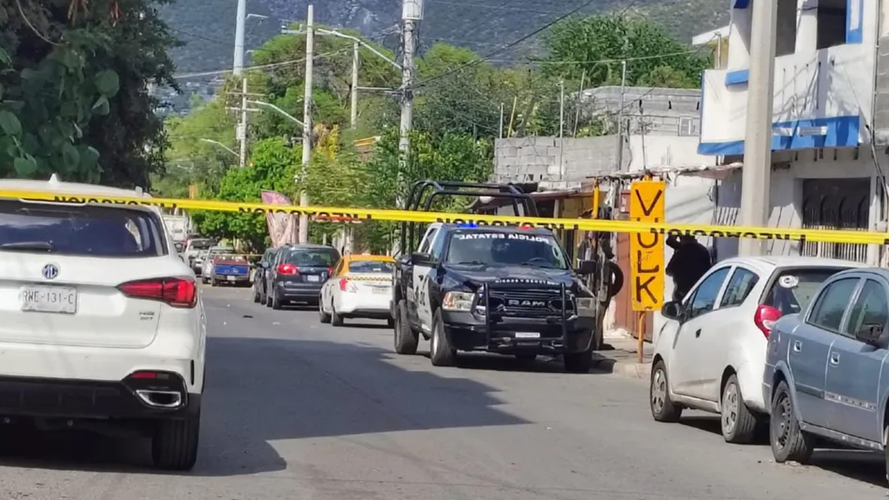 Durante el regreso a clases, un hombre fue encontrado sin vida en el cruce de Cenizo y Balaustrada, colonia Mirasol 2, Monterrey.