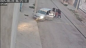 Un video que circula en redes sociales ha causado indignación al mostrar la brutal agresión de la que fue víctima un taxista de la tercera edad en Gómez Palacio