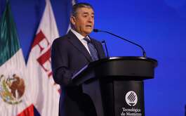 El presidente del consejo de administración del Femsa, José Antonio Fernández Carbajal advirtió sobre el riesgo en el que está la democracia.