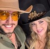 Fuentes cercanas a la cantante afirman que su pareja vive con amigos en una casa rentada y solo la busca por conveniencia, no por amor. Fuentes cercanas a la cantante afirman que su pareja vive con amigos en una casa rentada y solo la busca por conveniencia, no por amor.