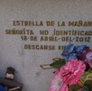 En el panteón municipal Fray Miguel F. Zavala en Yuriria, hay una tumba que llama la atención de visitantes. Ahí yace el cuerpo de una joven sin nombre. En el panteón municipal Fray Miguel F. Zavala en Yuriria, hay una tumba que llama la atención de visitantes. Ahí yace el cuerpo de una joven sin nombre.