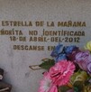 En el panteón municipal Fray Miguel F. Zavala en Yuriria, hay una tumba que llama la atención de visitantes. Ahí yace el cuerpo de una joven sin nombre. En el panteón municipal Fray Miguel F. Zavala en Yuriria, hay una tumba que llama la atención de visitantes. Ahí yace el cuerpo de una joven sin nombre.