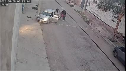 Un video que circula en redes sociales ha causado indignación al mostrar la brutal agresión de la que fue víctima un taxista de la tercera edad en Gómez Palacio