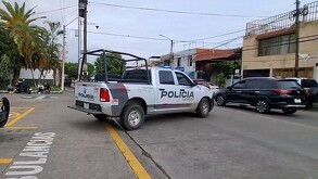 Hombre es atacado con machete durante un robo en su casa en Tlaquepaque; permanece hospitalizado mientras las autoridades buscan a los responsables.
