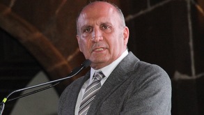 Efrén Ramírez fue baleado en su propio domicilio tras un asalto. Pese a ser trasladado a un hospital, murió horas después debido a las heridas.