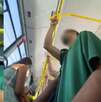 Un presunto acosador de una joven de 18 años en el transporte público de Nuevo León fue exhibido mediante un video donde se capta la agresión. Un presunto acosador de una joven de 18 años en el transporte público de Nuevo León fue exhibido mediante un video donde se capta la agresión.
