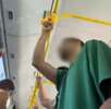 Un presunto acosador de una joven de 18 años en el transporte público de Nuevo León fue exhibido mediante un video donde se capta la agresión. Un presunto acosador de una joven de 18 años en el transporte público de Nuevo León fue exhibido mediante un video donde se capta la agresión.