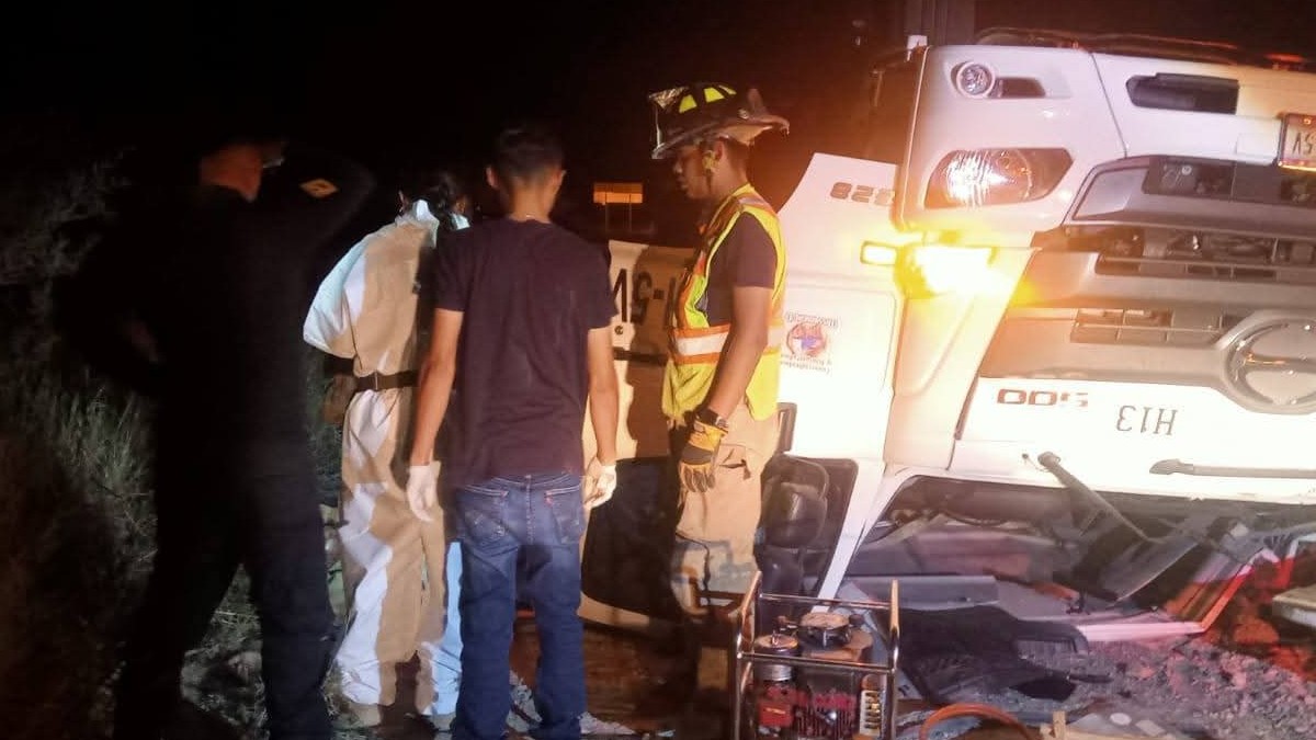 Un trágico accidente en la carretera federal 40, en el tramo Torreón-Saltillo, cobró la vida de un chofer de tractocamión la madrugada del pasado martes. Un trágico accidente en la carretera federal 40, en el tramo Torreón-Saltillo, cobró la vida de un chofer de tractocamión la madrugada del pasado martes.