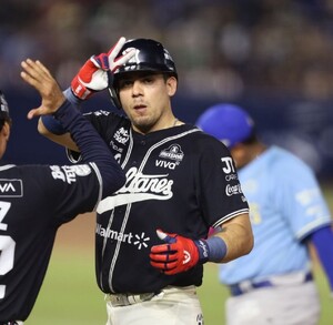 Los Sultanes derrotaron 3-1 a los Charros de Jalisco en el Walmart Park en el tercer juego de la Final de la Zona Norte. Los Sultanes derrotaron 3-1 a los Charros de Jalisco en el Walmart Park en el tercer juego de la Final de la Zona Norte.
