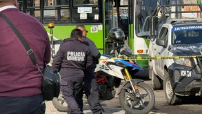 Conductor de la unidad fue detenido y trasladado al Ministerio Público tras atropellar ala adulta mayor cuando cruzaba calle