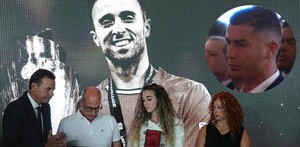 La Selección de Portugal comandada por el Cristiano Ronaldo rindieron un homenaje a los recién fallecidos Diogo Costa y Jorge Costa. La Selección de Portugal comandada por el Cristiano Ronaldo rindieron un homenaje a los recién fallecidos Diogo Costa y Jorge Costa.
