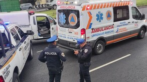 El tránsito vehicular se vio severamente afectado con dirección al Periférico Sur en el sitio por las labores de emergencia y el trabajo de peritos.