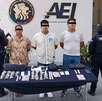 Dos hombres y una mujer fueron detenidos con armas y drogas en calles de la colonia Industrial, al norte del municipio de Monterrey. Dos hombres y una mujer fueron detenidos con armas y drogas en calles de la colonia Industrial, al norte del municipio de Monterrey.