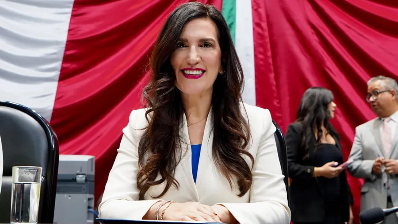 Con 435 votos a favor, la diputada panista Kenia López fue electa presidenta de la Cámara de Diputados para el segundo año de la 66 Legislatura.