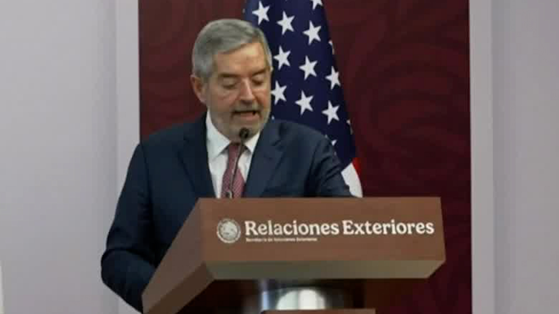 Juan Ramón de la Fuente dio una conferencia de prensa en la secretaría de relaciones exteriores.