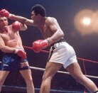 El ex boxeador británico perdió la pelea por el título ante uno de los mejores pugilistas en 1975 y en 1999 terminó su carrera deportiva.