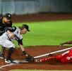 Los Diablos Rojos del México cayeron frente a Piratas de Campeche en el tercer juego de la Final de la Zona Sur. Los Diablos Rojos del México cayeron frente a Piratas de Campeche en el tercer juego de la Final de la Zona Sur.
