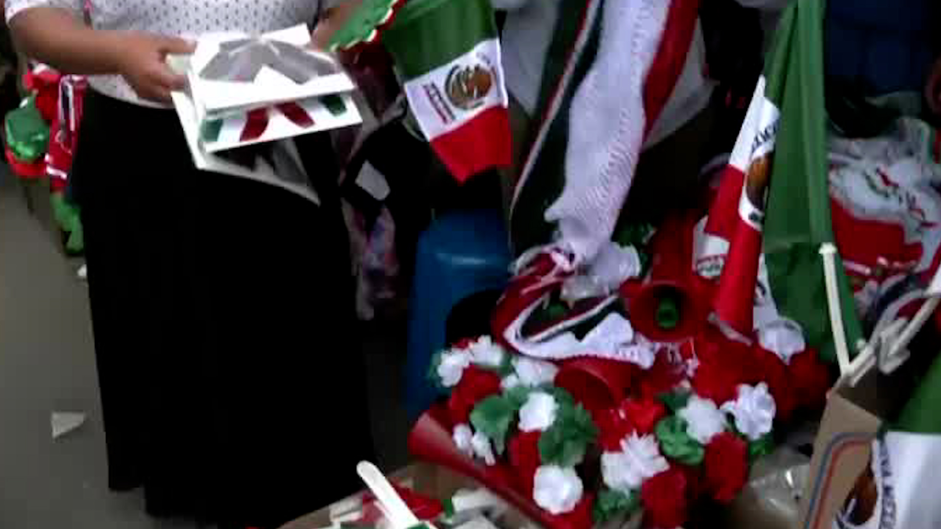 En el Mercado de Sonora comienzan las ventas de los artículos patrios para celebrar el mes de Septiembre.