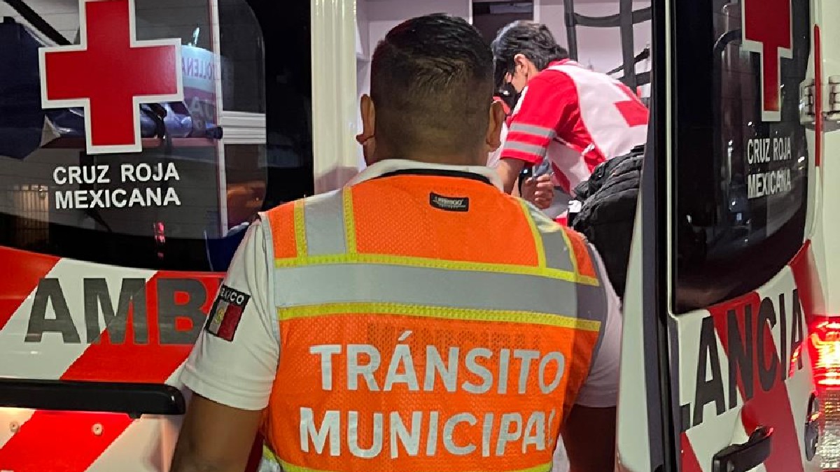 Un accidente de motocicleta ocurrido en la colonia Sol de Oriente de Torreón, Coahuila, ha dejado a una menor de 13 años con heridas de extrema gravedad. Un accidente de motocicleta ocurrido en la colonia Sol de Oriente de Torreón, Coahuila, ha dejado a una menor de 13 años con heridas de extrema gravedad.