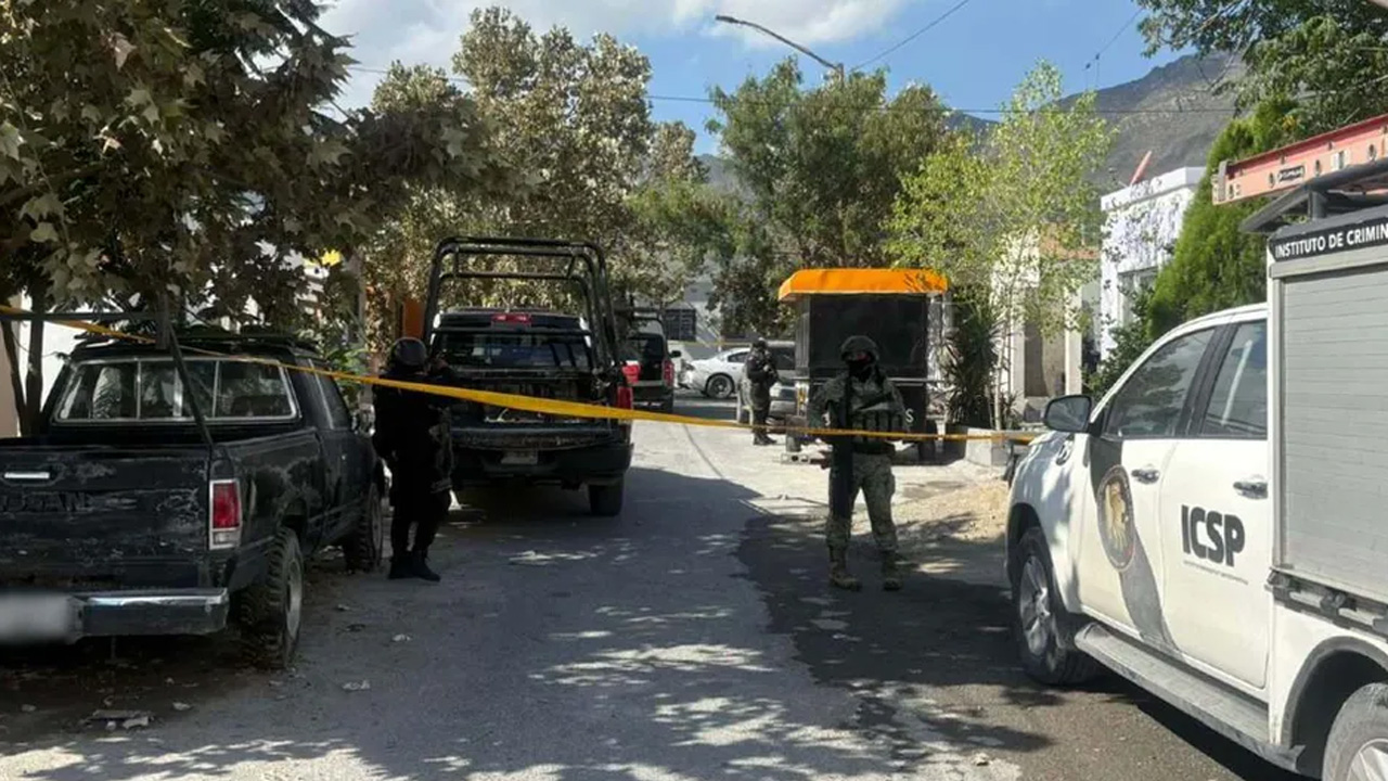 Autoridades llevaron a cabo operativos en al menos tres domicilios de la colonia Paseo de Capellanía, en García, Nuevo León.