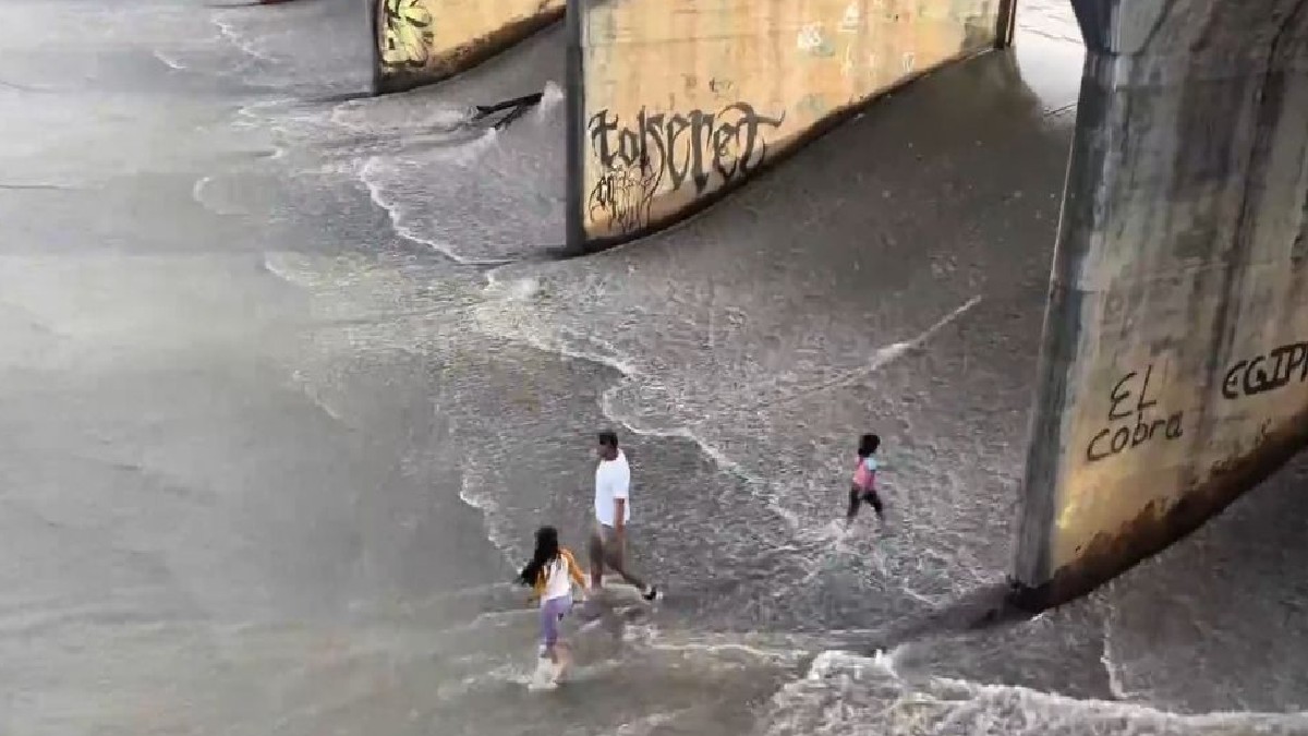 A través de redes sociales comenzó a circular un video donde más de cuatro niños menores entre los seis y doce años de edad jugaban dentro de la presa.