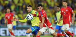La Selección de Brasil plagada de jóvenes dirigida por Ancelotti goleó a la ya eliminada selección chilena en el Maracaná. La Selección de Brasil plagada de jóvenes dirigida por Ancelotti goleó a la ya eliminada selección chilena en el Maracaná.