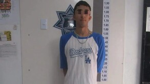 El joven de 19 años de edad, fue detenido por elementos de la Policía Municipal en la glorieta San Clemente, tras agredir con un cuchillo a dos personas.