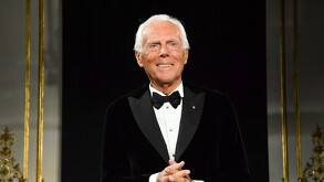 El reconocido diseñador y empresario italiano Giorgio Armani, figura clave en la transformación de la moda contemporánea, falleció a los 91 años.