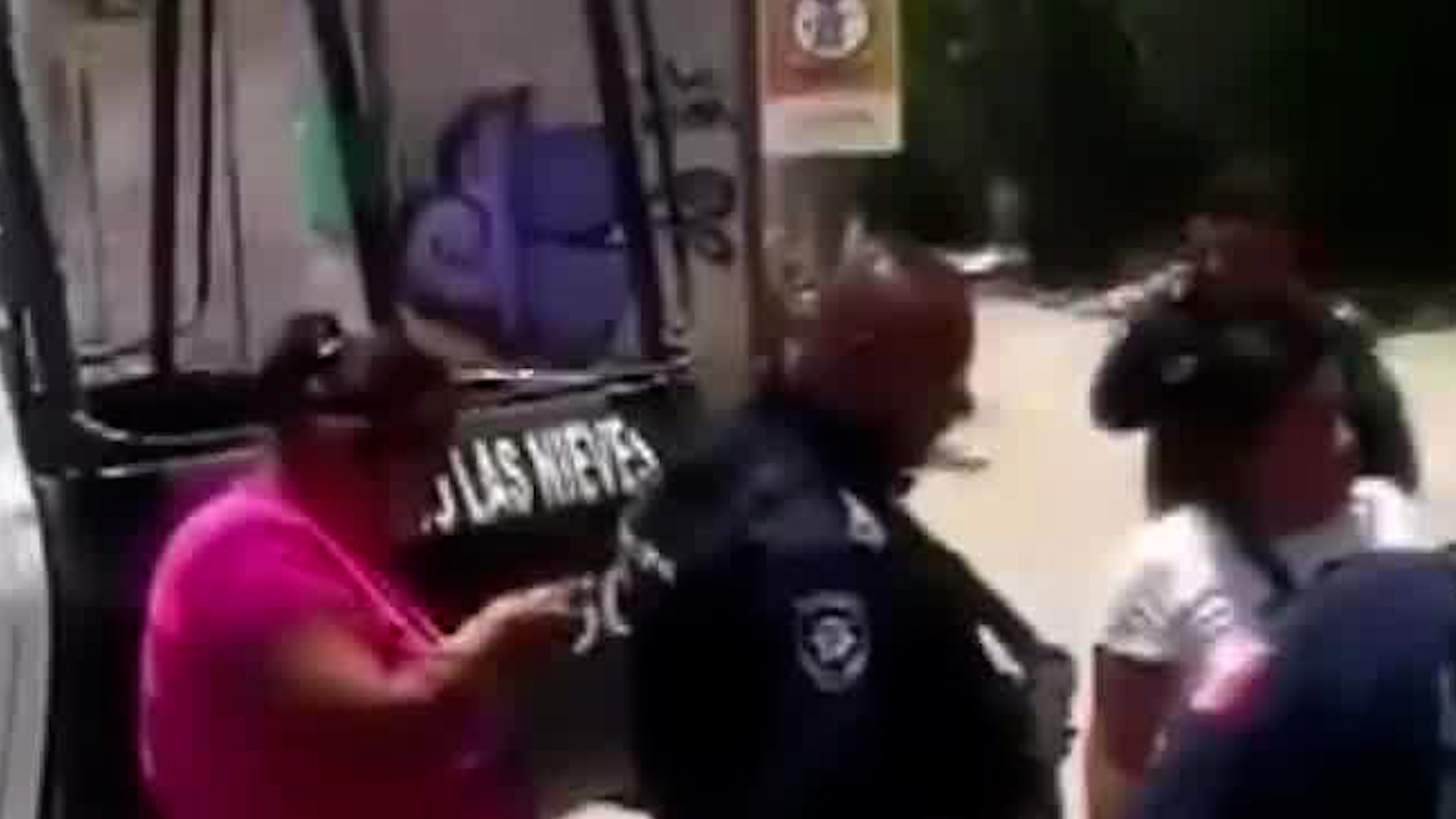 Vecinos del Chimalhuacán denunciaron que los policías municipales iban a exceso de velocidad.