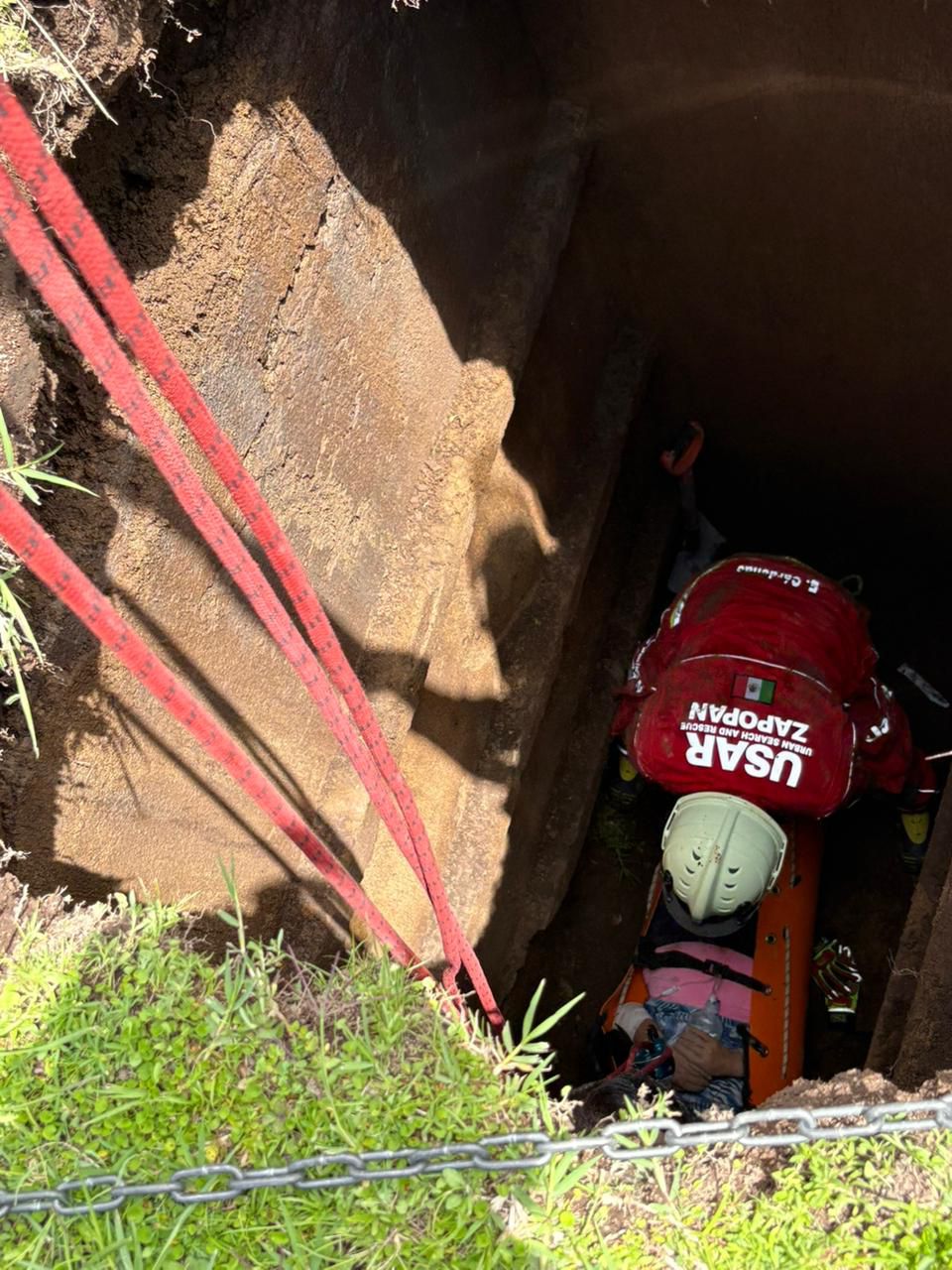 Mujer cae en tumba de panteón de Zapopan Mujer cae en tumba de panteón de Zapopan