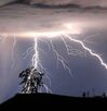 Viviendas precarias en la Sierra Sur de Oaxaca, región donde una tormenta eléctrica atípica causó la muerte de un comunero por la caída de un rayo. Viviendas precarias en la Sierra Sur de Oaxaca, región donde una tormenta eléctrica atípica causó la muerte de un comunero por la caída de un rayo.