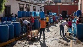El caudal que desfoga la presa Zimapán es de 500 metros cúbicos por segundo y se descarga en el río Moctezuma