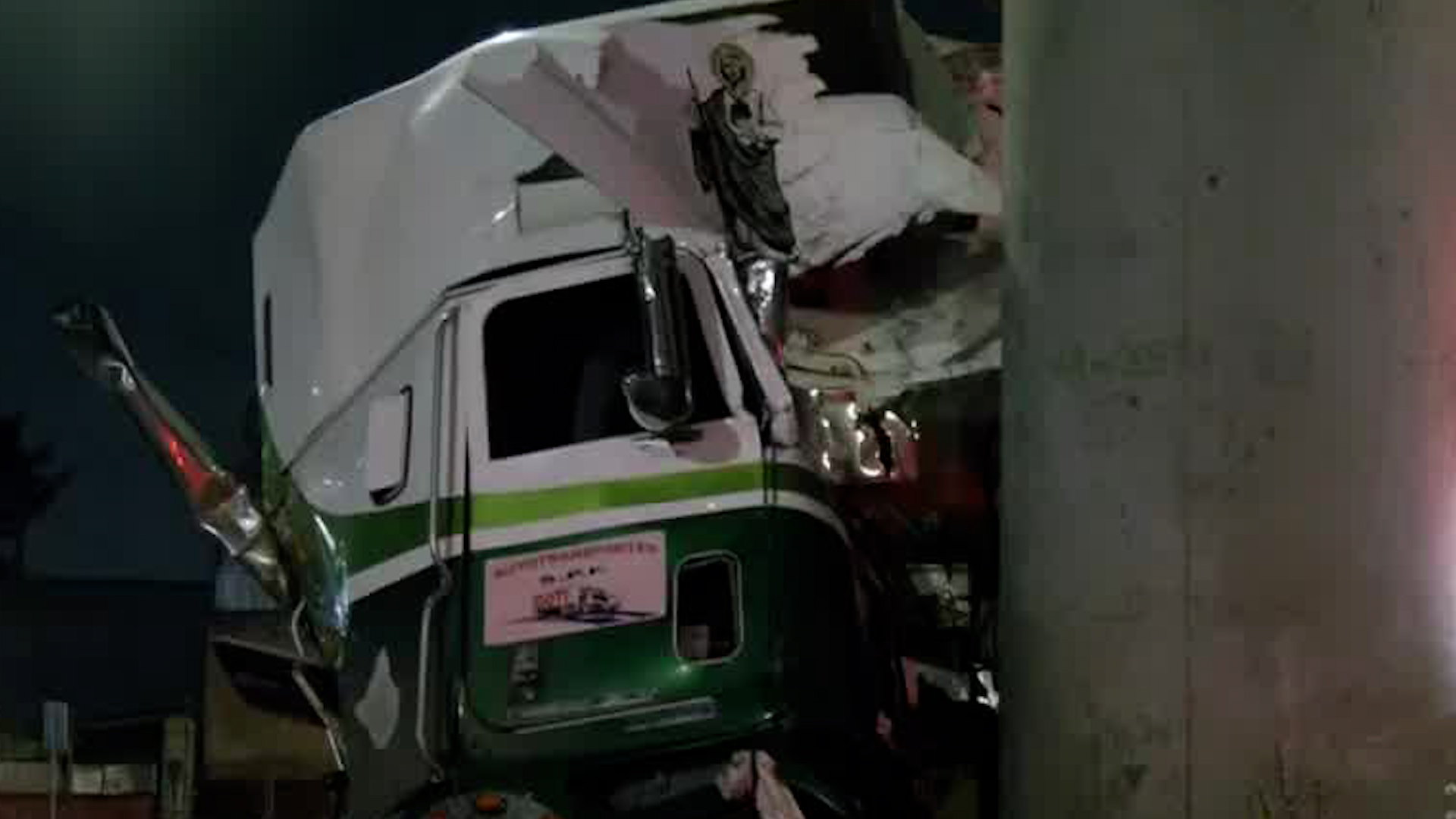 Sobre el tema, El Metro de la CdMx afirma que no se detectaron afectaciones estructurales en la columna de la línea B.