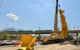 La emblemática escultura Evanesce fue reubicada en otro punto del Área Metropolitana de Monterrey, al ser removida por la construcción del Metrorrey.