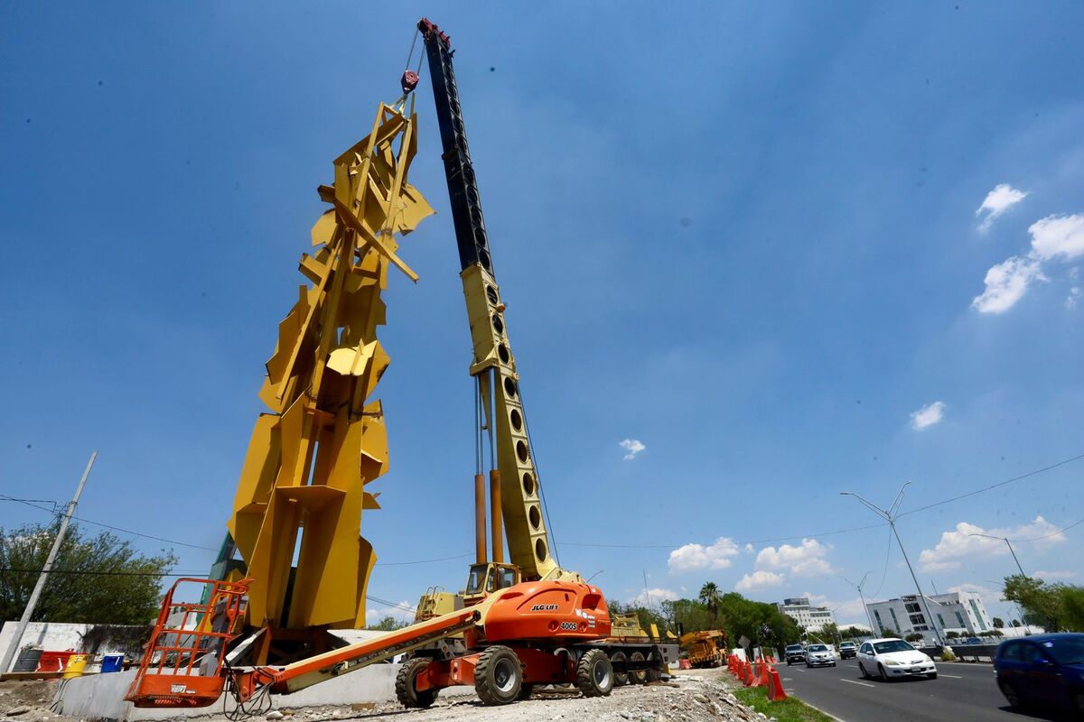 La emblemática escultura Evanesce fue reubicada en otro punto del Área Metropolitana de Monterrey, al ser removida por la construcción del Metrorrey.