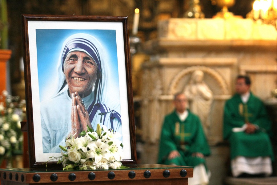 El Día de la Caridad fue instaurado por la ONU en 2012 para honrar a Teresa de Calcuta, canonizada en 2016 tras apoyar a los más necesitados en el mundo.