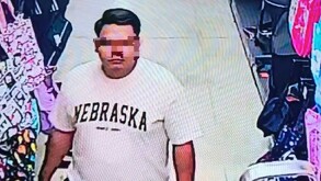 Una estudiante lagunera hace un llamado a la comunidad para recuperar un teléfono celular que olvidó en un comercio de la colonia Villas la Merced.