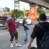 La pelea entre un chofer de ruta urbana y un pasajero en Monterrey fue captada en video luego de que el transporte público tuviera una falla mecánica.