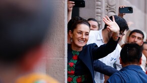 Claudia Sheinbaum llegando a la Explanada de los Héroes