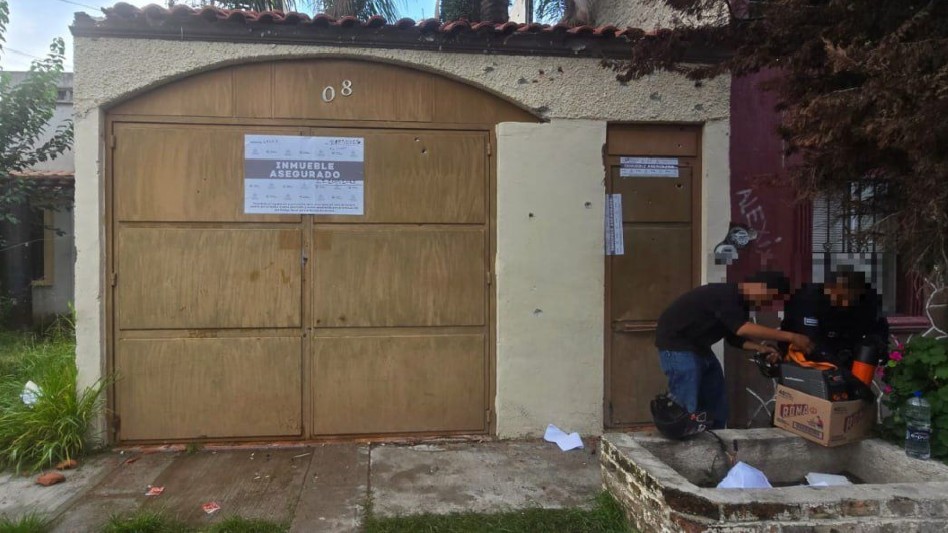 Cateo en Lagos de Moreno deja aseguramiento de armas, equipo táctico, drogas y motocicletas; Fiscalía investiga posible relación con hechos delictivos en la reg