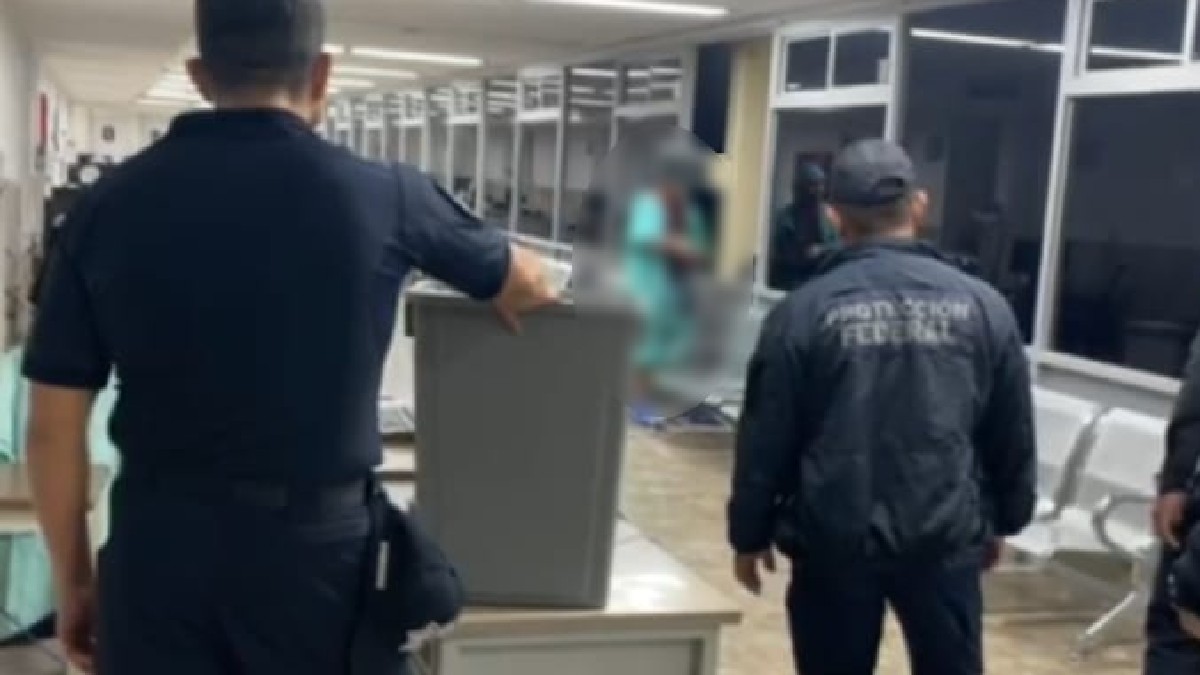 La mañana de este sábado comenzaron a surgir videos de un hombre ensangrentado que causó pánico en las clínicas 16 y 71 del IMSS de Torreón. La mañana de este sábado comenzaron a surgir videos de un hombre ensangrentado que causó pánico en las clínicas 16 y 71 del IMSS de Torreón.