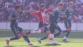 Las Chivas de Milito se impusieron a los Panzas verdes del León en un partido amistoso celebrado en Estados Unidos.