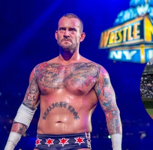 CM Punk en su paso por WWE rumbo a Wrestlemania 29. CM Punk en su paso por WWE rumbo a Wrestlemania 29.
