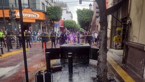 Una explosión registrada la tarde de este sábado en la Zona Centro de León dejó como saldo dos personas en estado grave y al menos ocho más lesionadas.