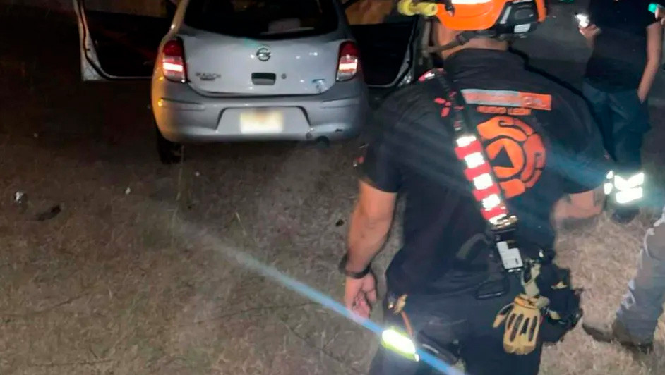 Un hombre murió tras impactar su vehículo contra un muro de contención en la Autopista Monterrey-Reynosa, a la altura de Guadalupe.