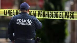 Vecinos de Amozoc detuvieron a dos delincuentes que robaban un taller. Pese a su valentía, un civil resultó baleado y sufrió una espera de más de 90 minutos.