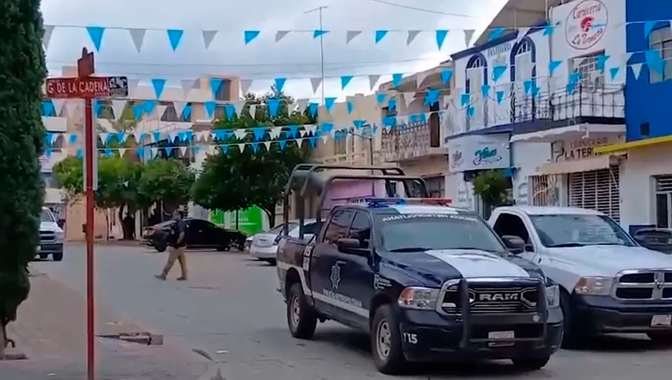 Un operativo en Fresnillo, Zacatecas, permitió rescatar a 17 mujeres privadas de libertad por un grupo de hombres.