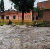 Las fuertes lluvias registradas durante la madrugada de este domingo 7 de septiembre provocaron el desbordamiento del río Huascato, generando encharcamientos.