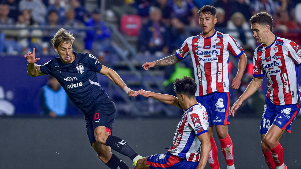 Sergio Canales en un partido ante Atlético San Luis. Sergio Canales en un partido ante Atlético San Luis.
